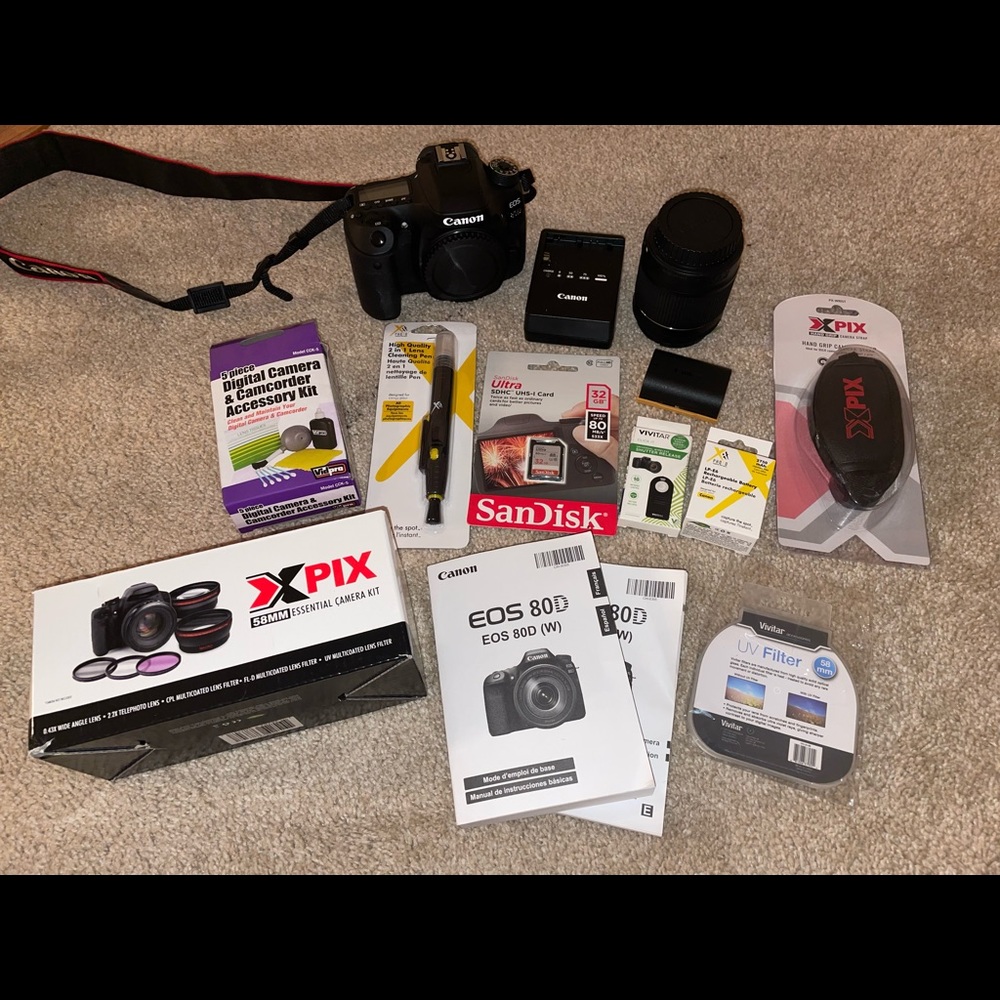 Cannon camera with accessories